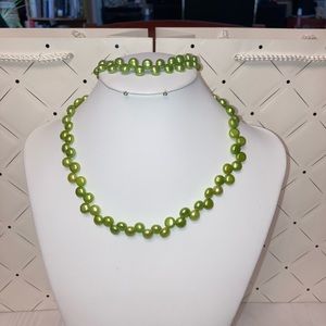 Pearl Necklace and bracelet set ❤️